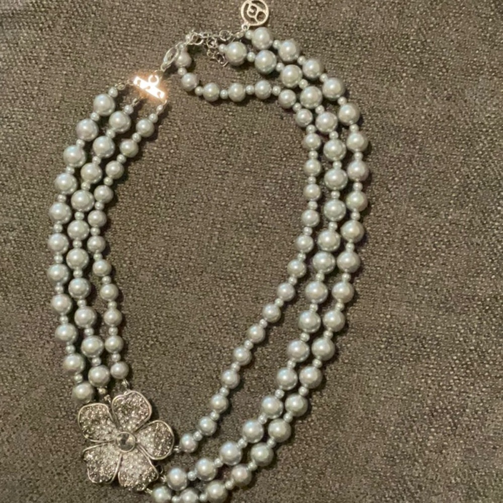 Necklace pearls silver w flower and adjustable length